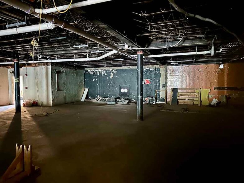 More Photos Of 309 E Main St, Johnson City Office For Sale