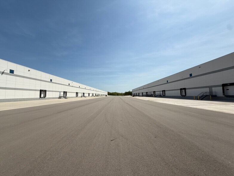 More Photos Of 5225 Dean Lakes Blvd, Shakopee Warehouse For Lease