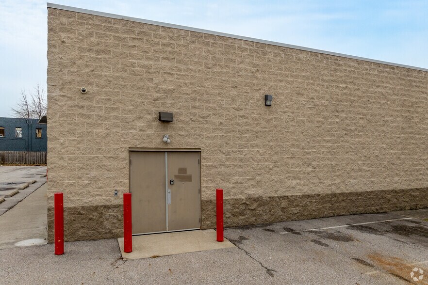 More Photos Of 580 Vernon Odom Blvd, Akron Freestanding For Lease