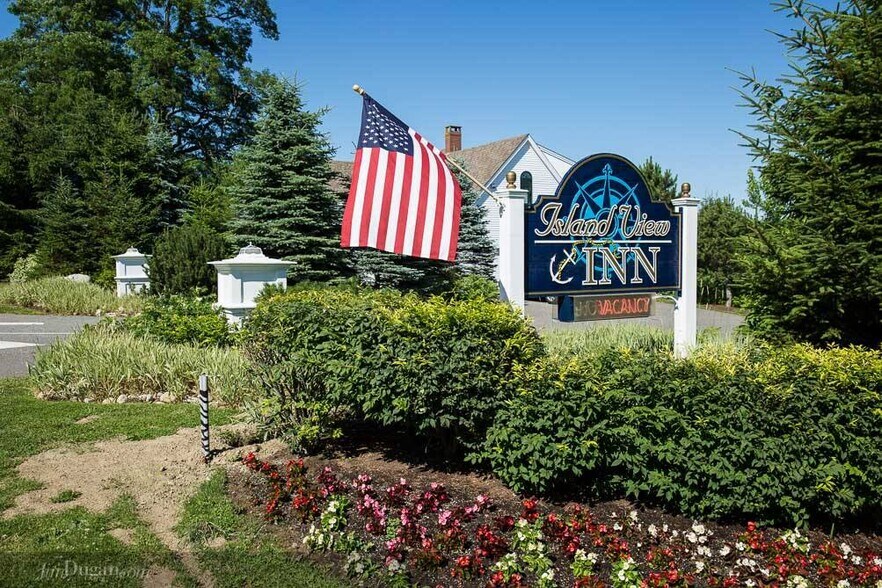 More Photos Of 886 Commercial St, Rockport Hotel For Sale