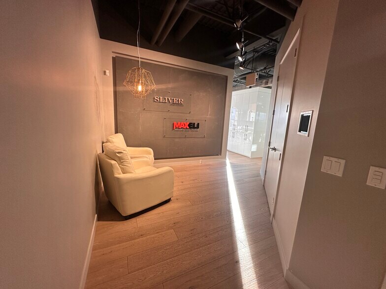 More Photos Of 3105-3223 5 Ave NE, Calgary Office For Sale