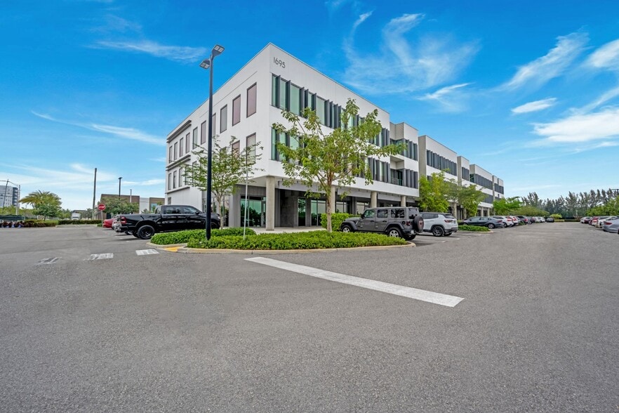 More Photos Of 1695 NW 110th Ave, Miami Medical For Sale