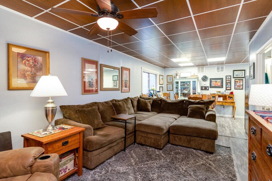 More Photos Of 2127-2129 W College St, Springfield Loft Creative Space For Sale