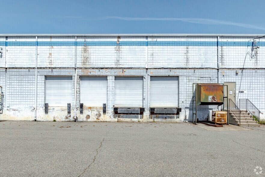 More Photos Of 65-145 Furniture Row, Milford Warehouse For Lease