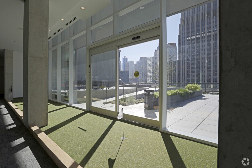 More Photos Of 220 E Illinois St, Chicago Apartments For Lease