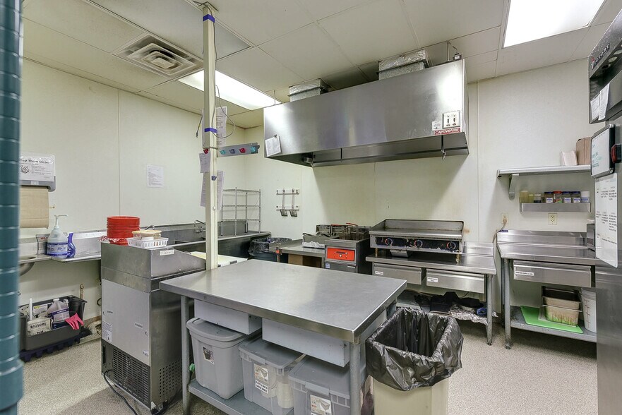 More Photos Of 1818 Central Ave, Auburn General Retail For Sale