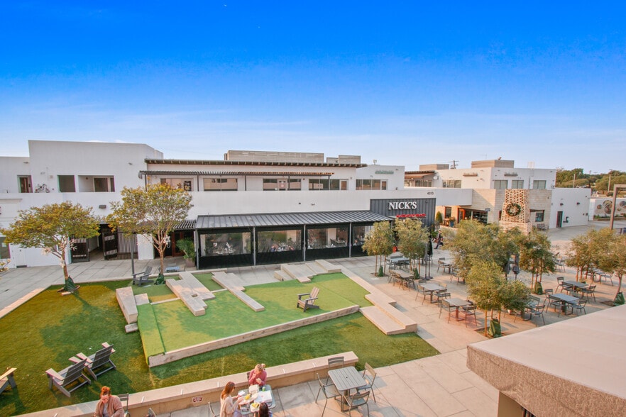 More Photos Of 451 Manhattan Beach Blvd, Manhattan Beach Restaurant For Lease