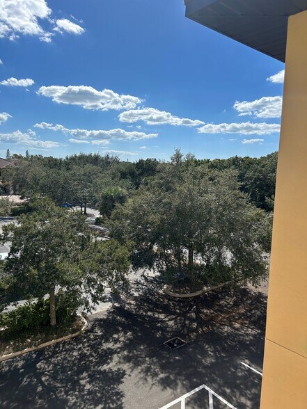 More Photos Of 2641 Fruitville Rd, Sarasota Medical For Sale