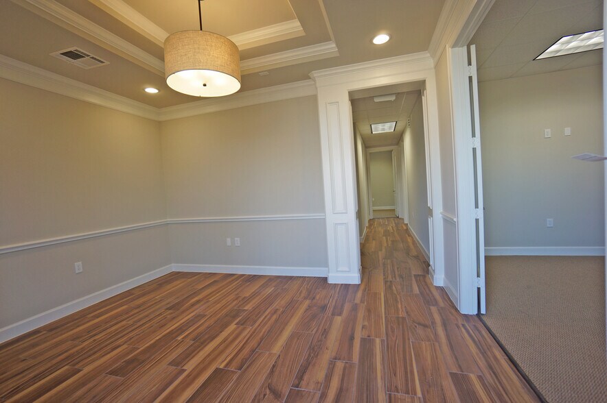 More Photos Of 633 E Fernhurst Dr, Katy Medical For Lease