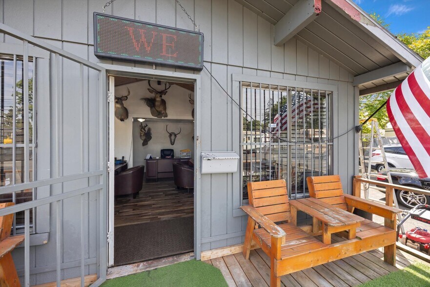 More Photos Of 5826 SE 82nd Ave, Portland Auto Dealership For Sale