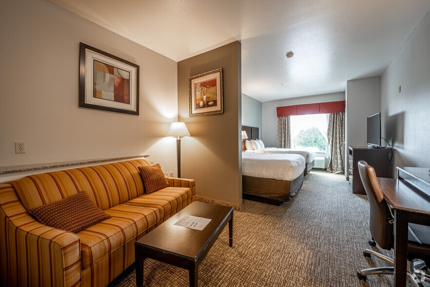 More Photos Of 5100 7th St, Bay City Hotel For Sale