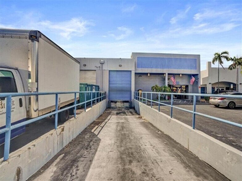 More Photos Of 2360 W 76th St, Hialeah Manufacturing For Sale