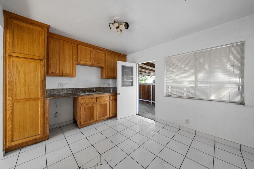 More Photos Of 339-341 E 220th St, Carson Multifamily For Sale