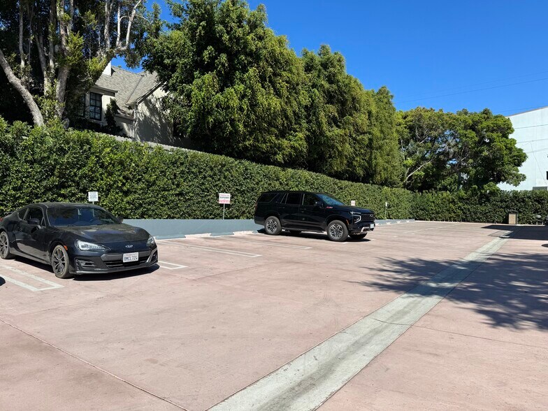 More Photos Of 7677 W Sunset Blvd, Los Angeles General Retail For Lease