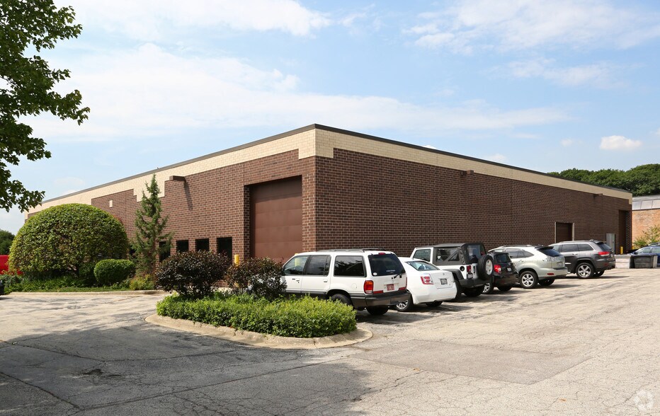 More Photos Of 8120 River Dr, Morton Grove Warehouse For Lease