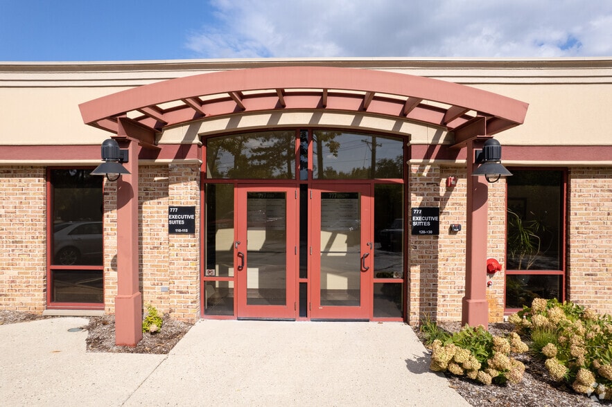 More Photos Of 777 Lake Zurich Rd, Barrington Office For Lease