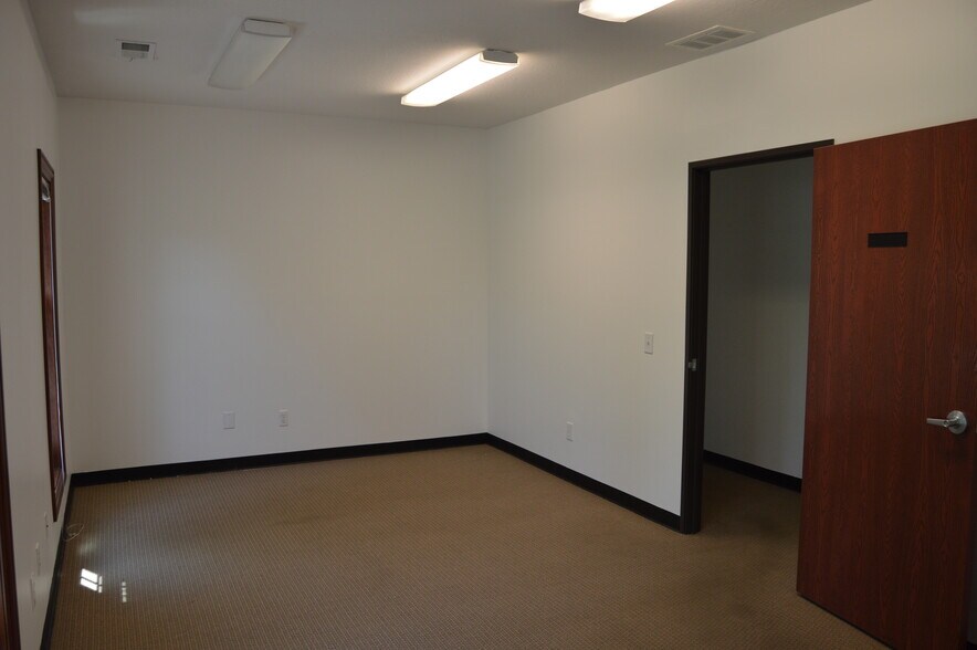 More Photos Of 128 County Line Rd, Westerville Office For Lease