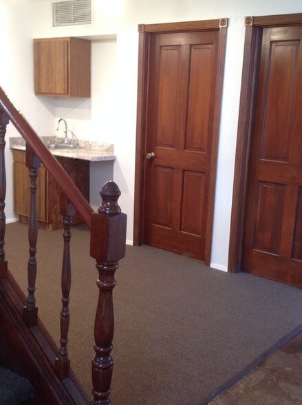 More Photos Of 7841 Foothill Blvd, Sunland Storefront Retail Residential For Lease