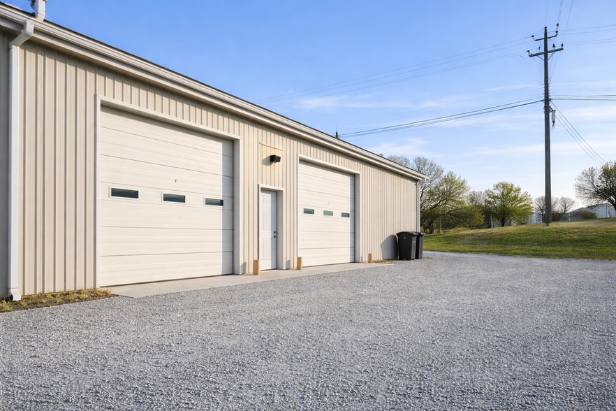 More Photos Of 5021 Benois Rd, Roanoke Flex For Sale