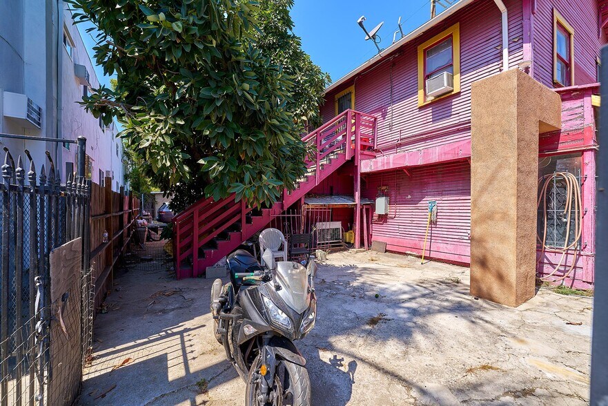 More Photos Of 1259 N Las Palmas Ave, Los Angeles Storefront Retail Residential For Sale