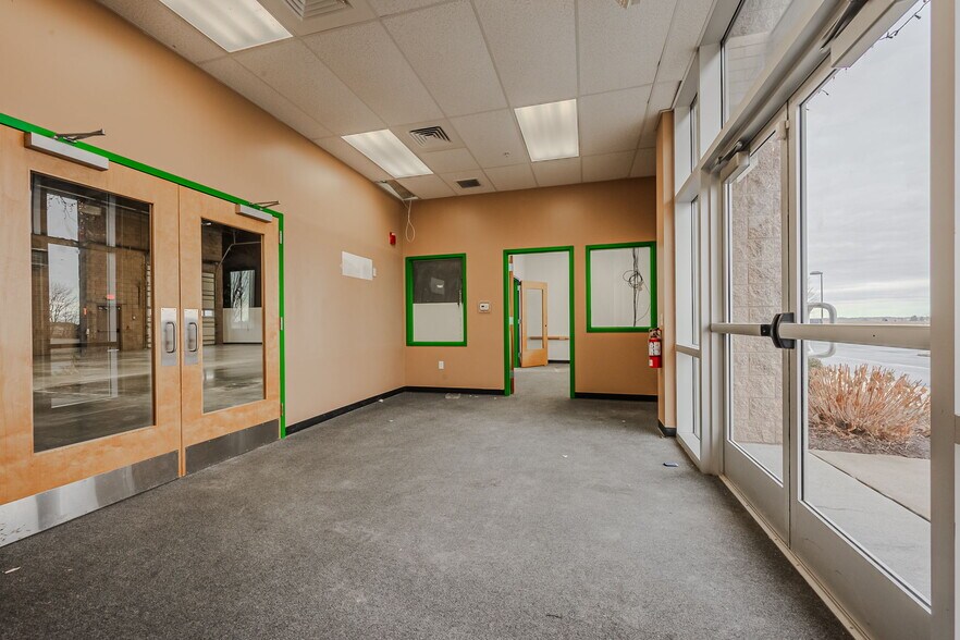 More Photos Of 112 Patriot Dr, Middletown Unknown For Lease