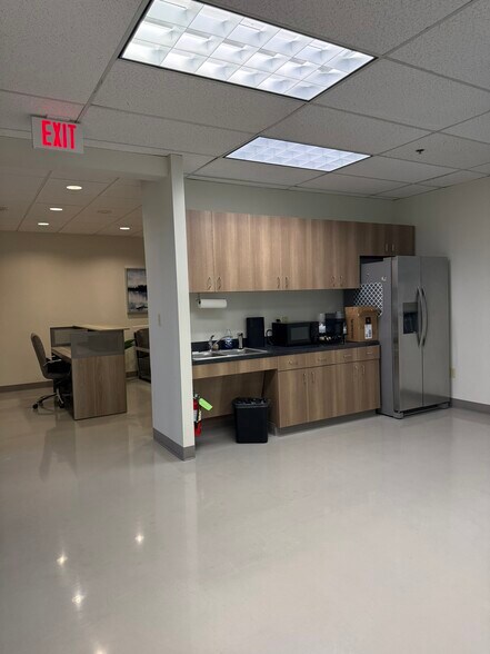 More Photos Of 4100 International Plz, Fort Worth Office For Lease