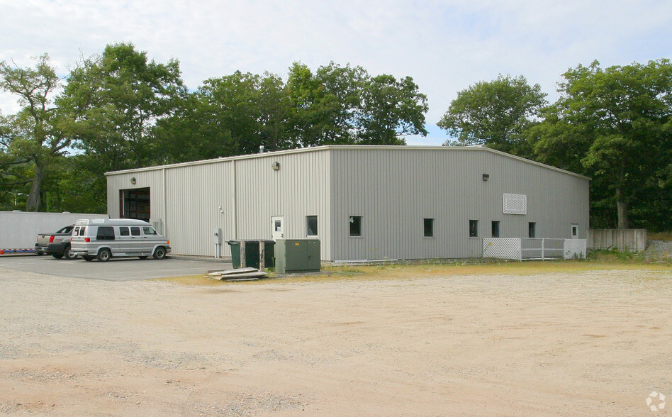 Primary Photo Of 95 Bridge Rd, Haddam Distribution For Lease