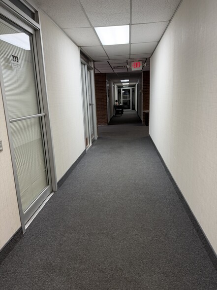 More Photos Of 25140 Lahser Rd, Southfield Office For Sale