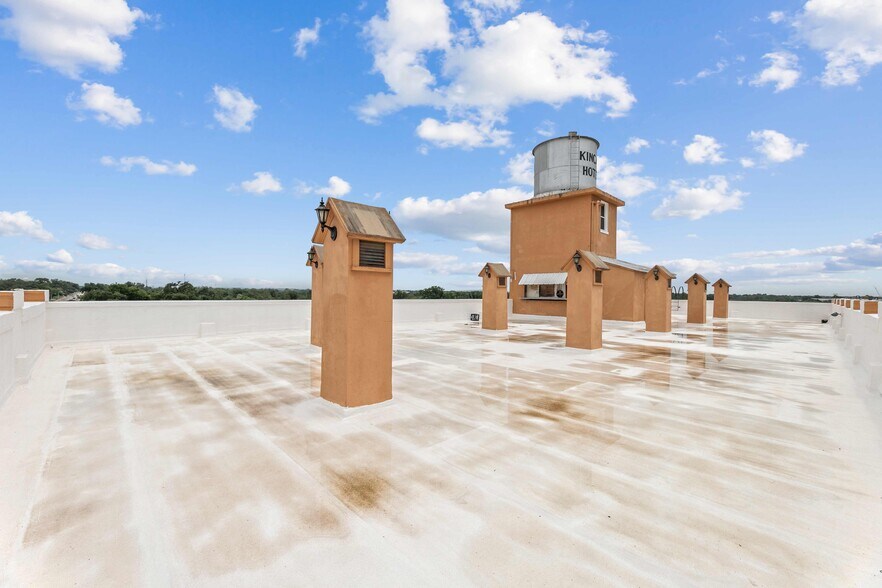 More Photos Of 104 E North St, Uvalde Apartments For Sale