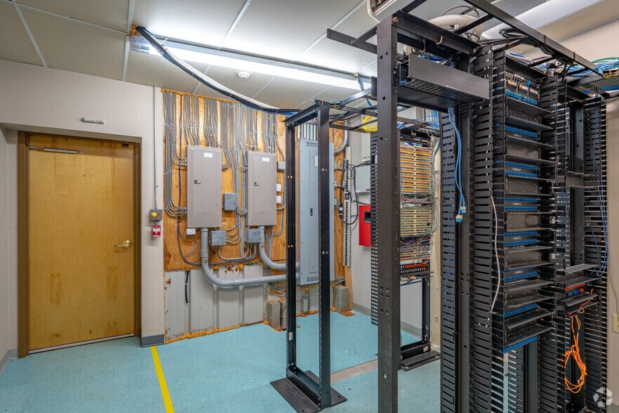 More Photos Of 26 Steele Ave, Arcade Office For Sale