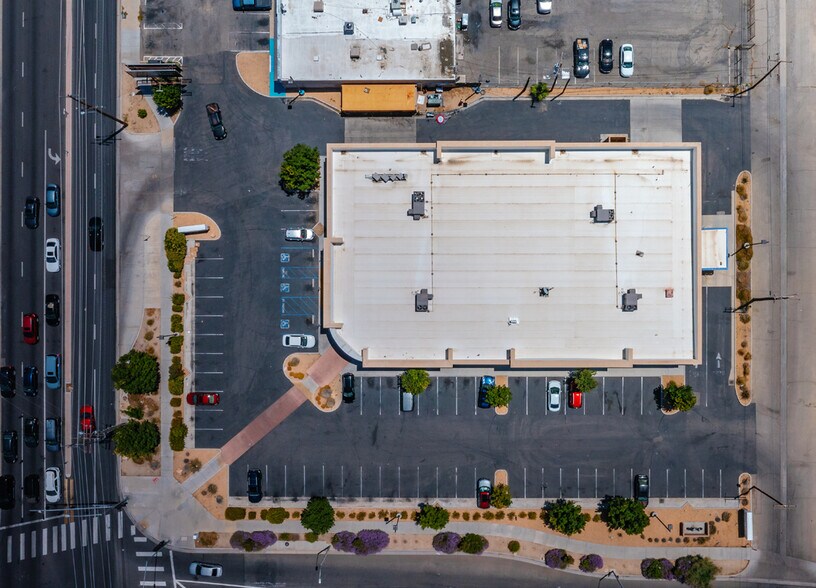 More Photos Of 1356 W Avenue J, Lancaster Freestanding For Sale