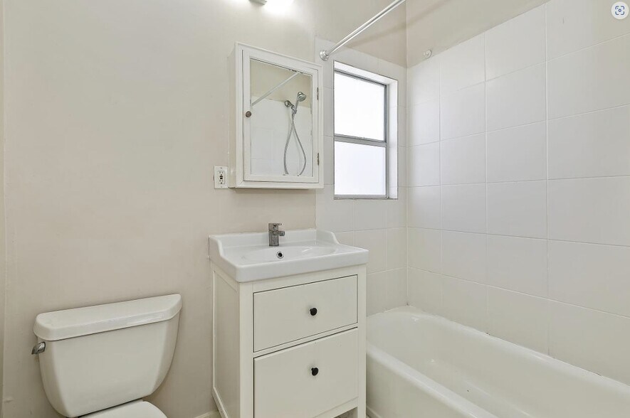 More Photos Of 625 E Broadway, Long Beach Apartments For Sale