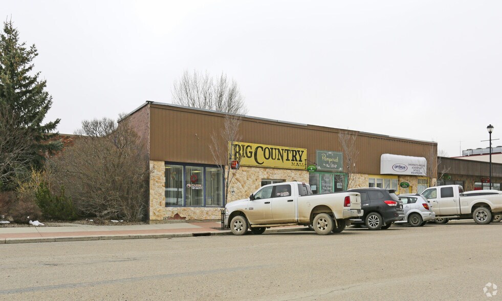 More Photos Of 227 6th St, Beiseker Storefront For Sale