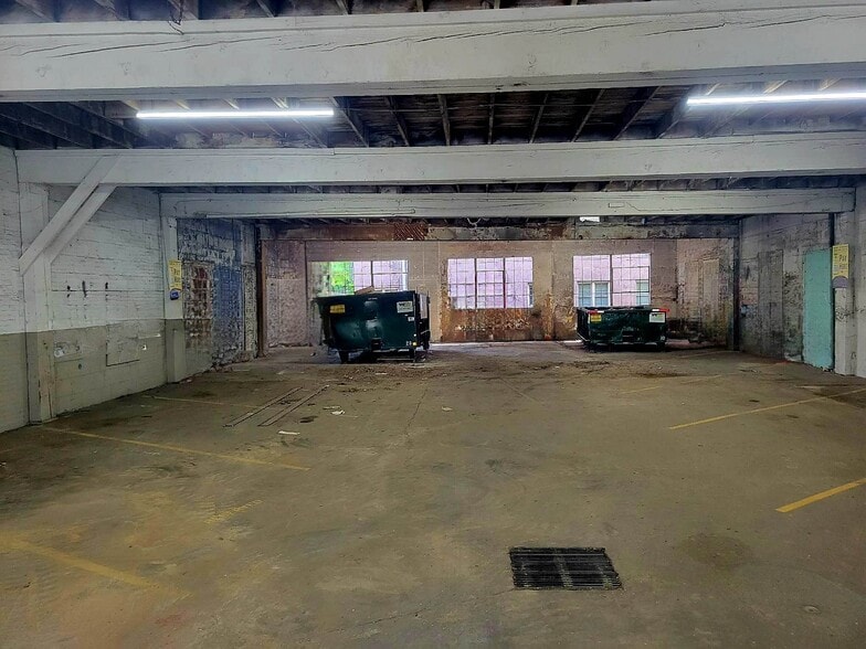 More Photos Of 2626 E Burnside St, Portland Storefront For Sale