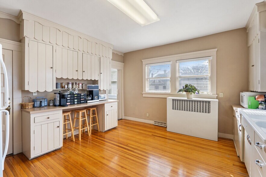 More Photos Of 1201 E Walnut St, Springfield Loft Creative Space For Sale