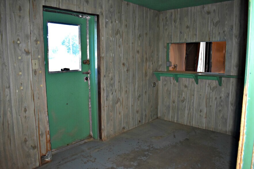 More Photos Of 11275 Edge Hill Rd, Newburg Service For Sale