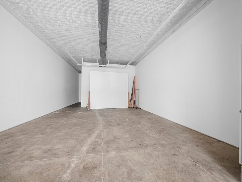 More Photos Of 901 W Jefferson Blvd, Dallas Storefront For Lease