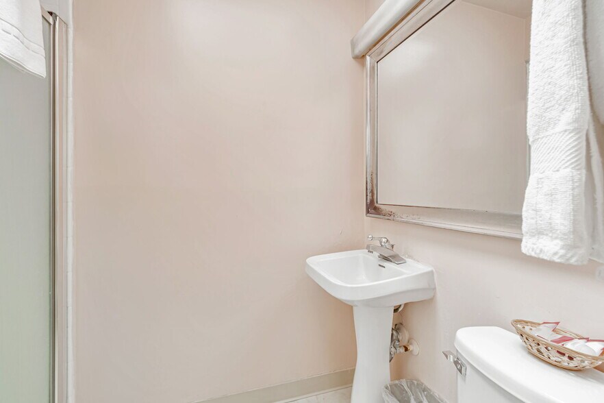 More Photos Of 7525 Mission St, Daly City Hotel For Sale