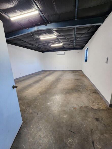 More Photos Of 700 23rd St, Bakersfield Auto Repair For Lease