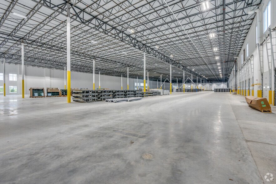More Photos Of 1021 Everman Pky, Fort Worth Distribution For Lease