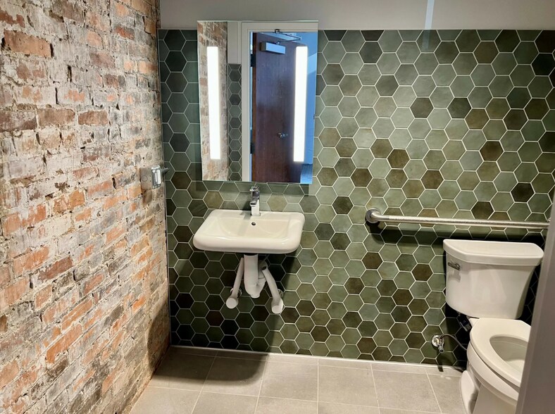 More Photos Of 1225-1229 Lincoln St, Columbia Freestanding For Lease