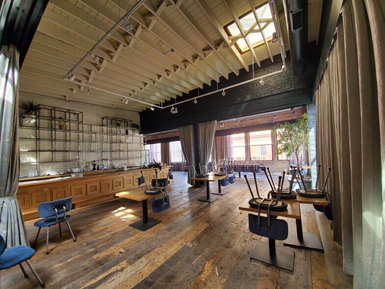 More Photos Of 802-804 W Randolph St, Chicago Storefront Retail Office For Lease