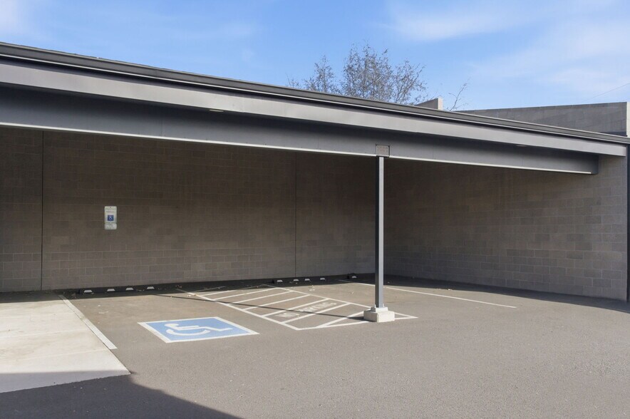 More Photos Of 544 SW 4th St, Redmond Office For Sale