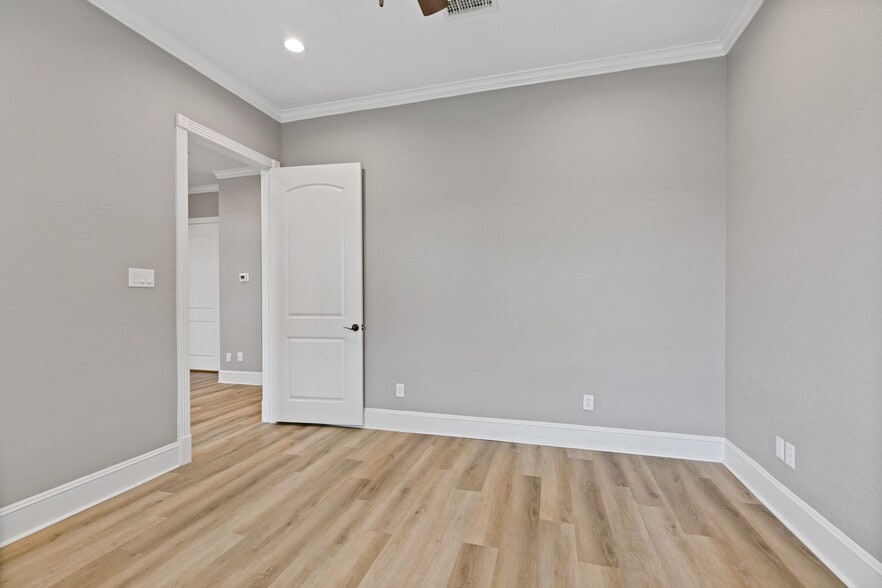 More Photos Of 11607 Spring Cypress Rd, Tomball Office For Sale