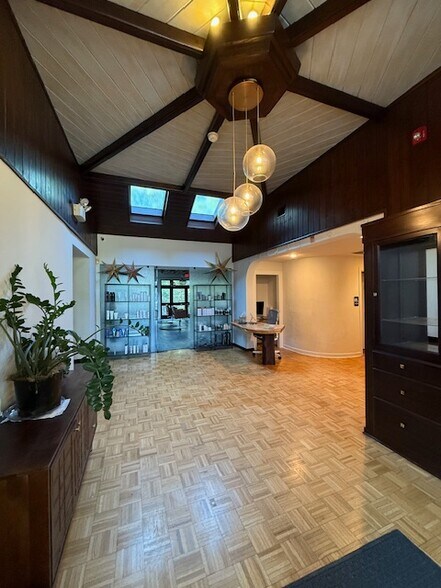 More Photos Of 419 York Rd, New Hope Freestanding For Sale