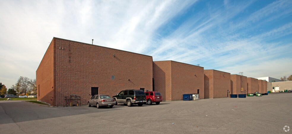 More Photos Of 50 Mural St, Richmond Hill Light Distribution For Lease