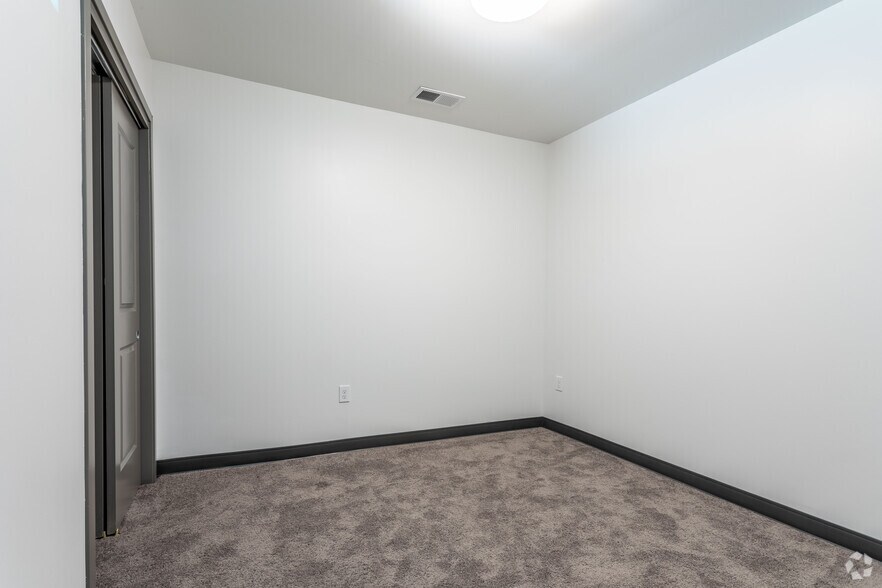 More Photos Of 366 E Broad St, Columbus Apartments For Lease