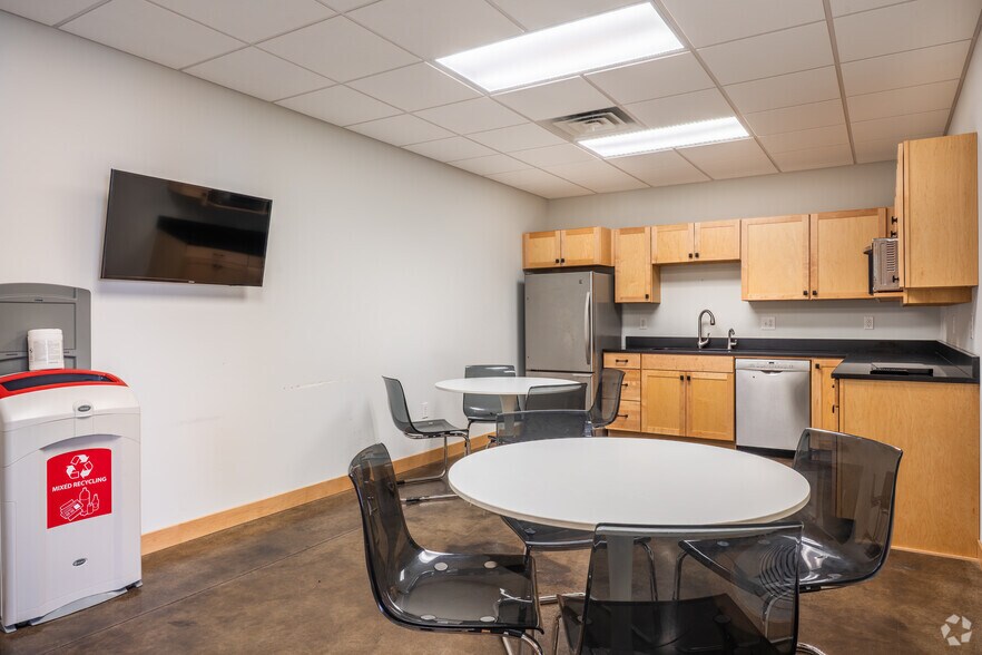 More Photos Of 1400 E High St, Milton Manufacturing For Sale