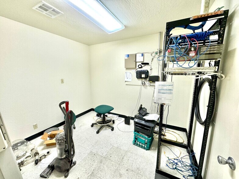 More Photos Of 1166 Independence Ave, Mountain View Warehouse For Lease