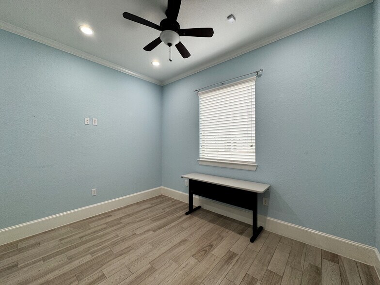 More Photos Of 12254 Queenston Blvd, Houston Medical For Sale